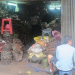 A chain-maker in Manila's Chinatown