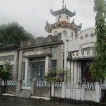 A mansion for the dead at Chinese cemetery