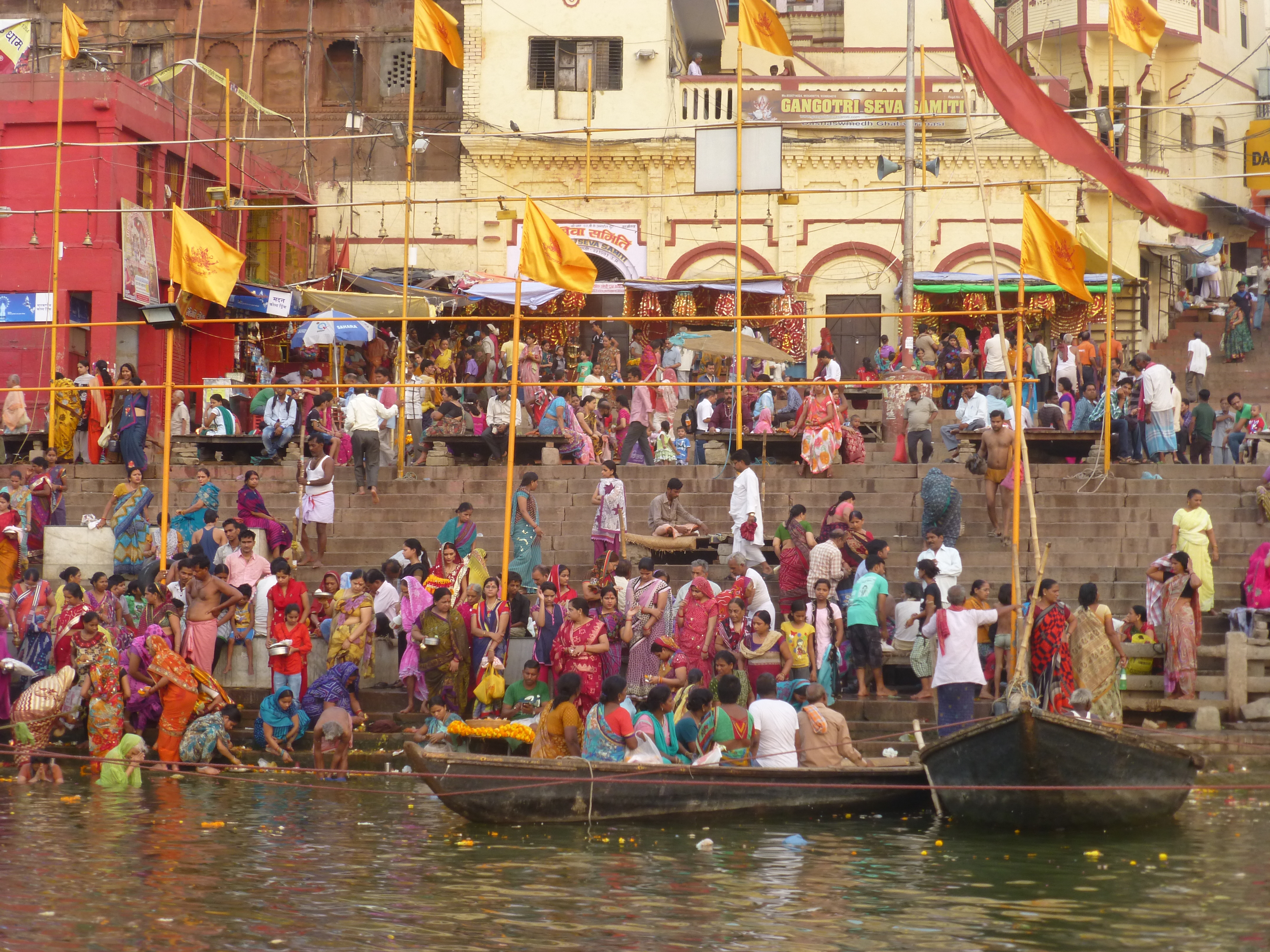 You are currently viewing The Flow of Life and Death in Varanasi