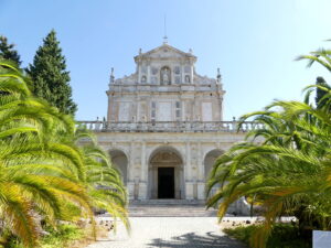 Read more about the article Finding Heaven and Earth in Évora