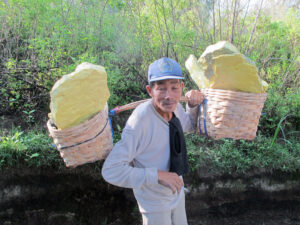Read more about the article Beauty and the Beastliness: In the Pit of Mt. Ijen