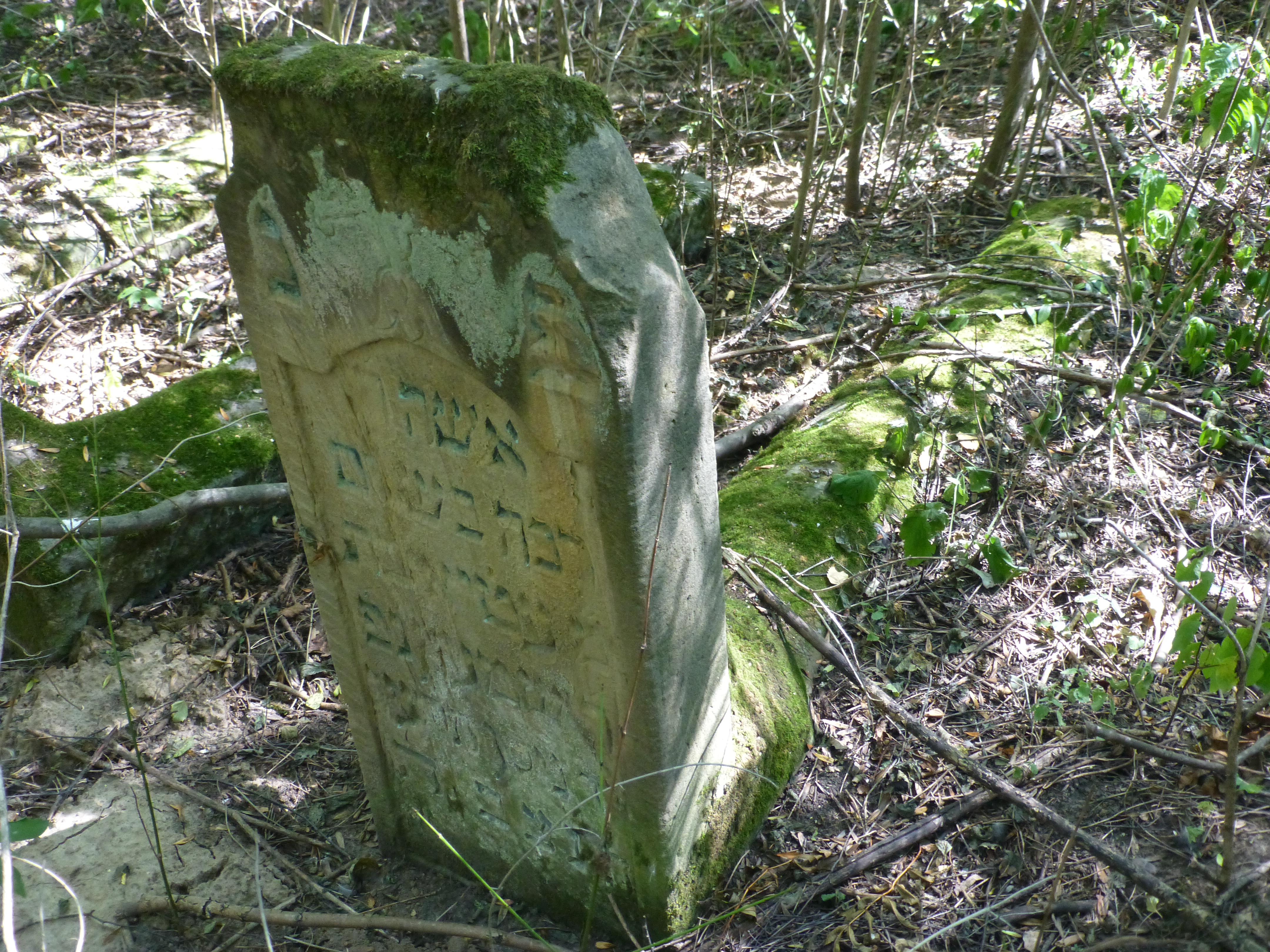 Woman's headstone and pedestal, Lubin