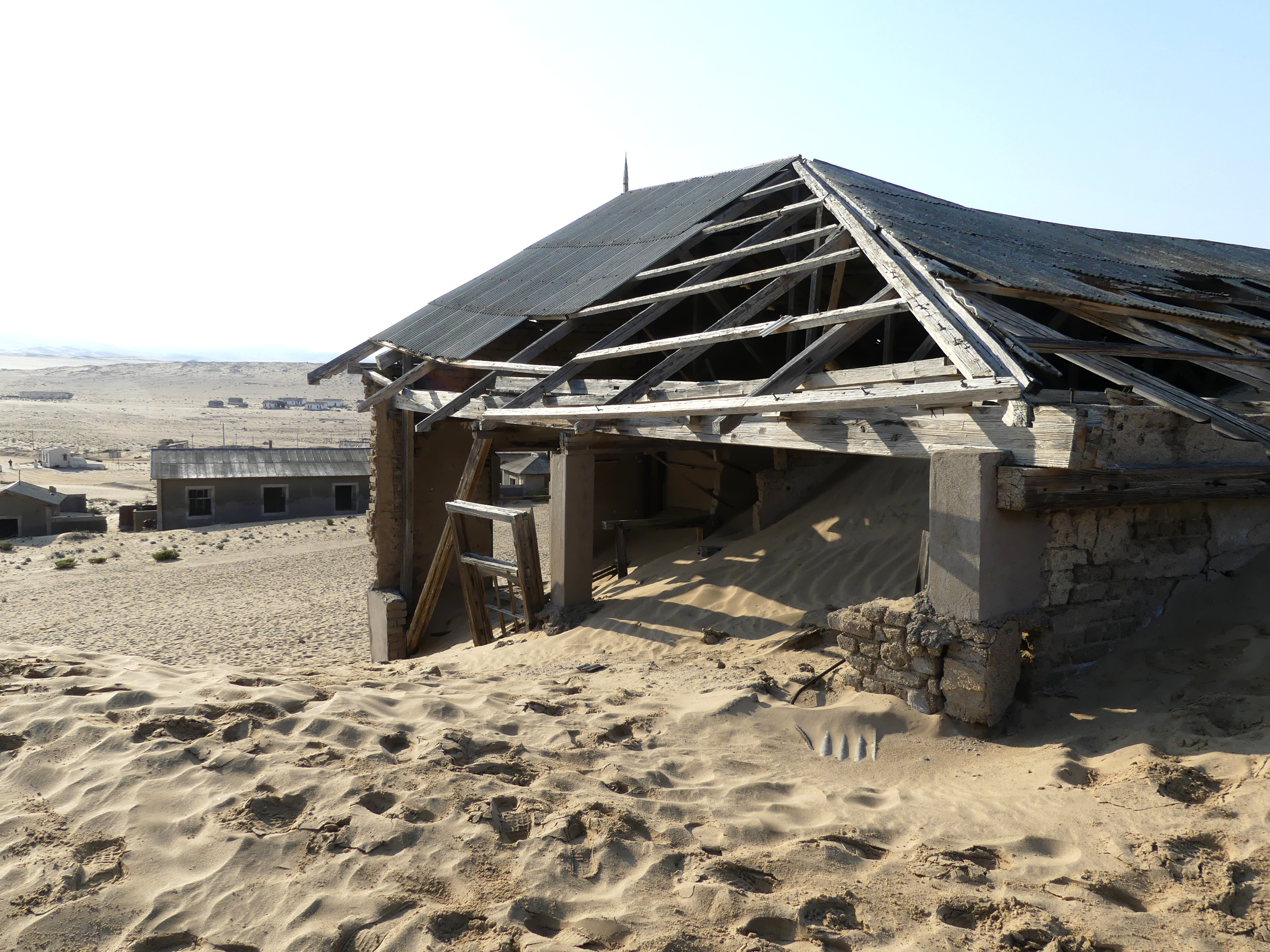 You are currently viewing Kolmanskop: Diamonds now rough