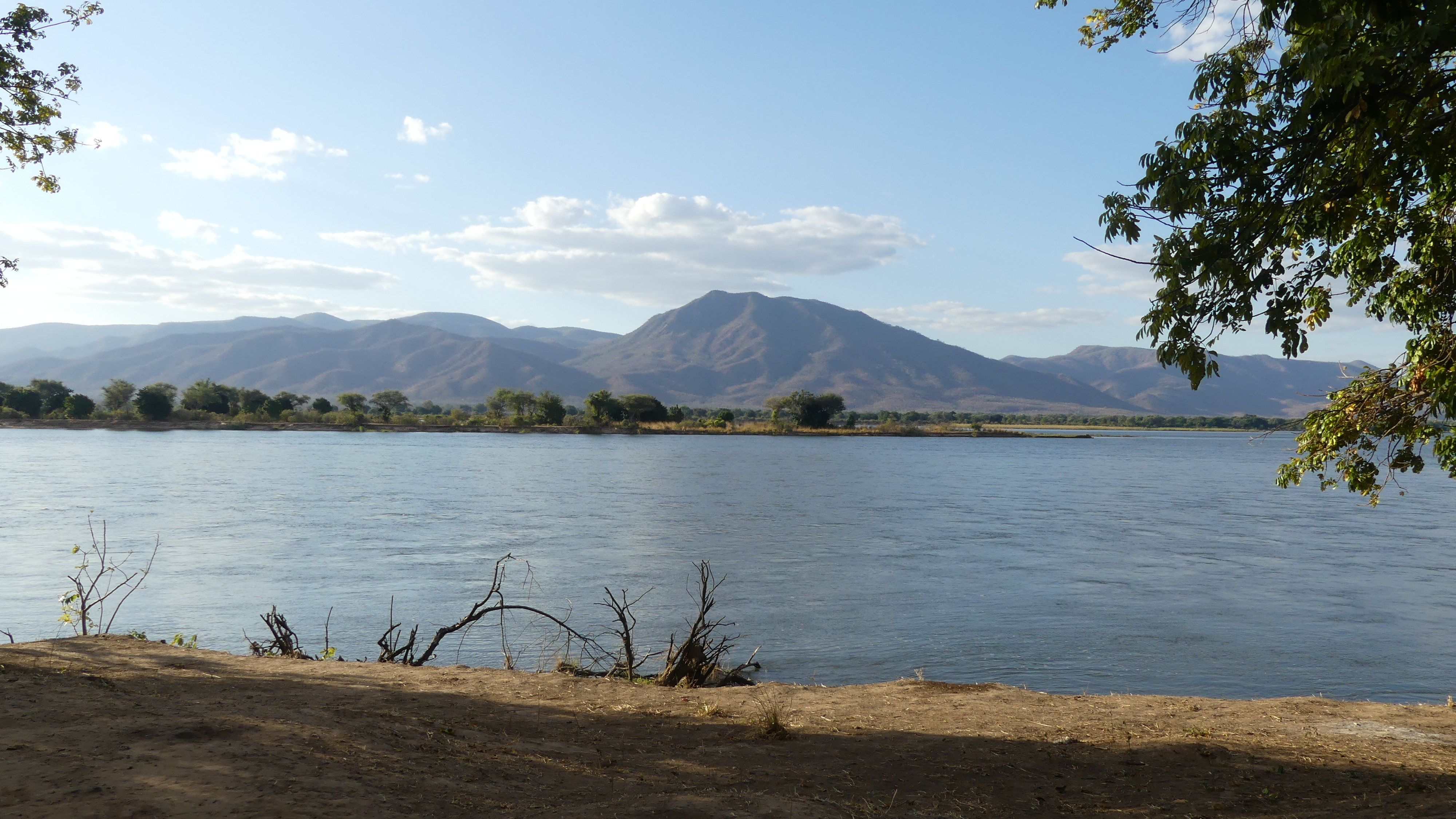 You are currently viewing Riches of the Zambezi: Lake Kariba and Mana Pools
