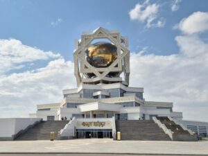 Read more about the article Ashgabat: The (Extremely) White City